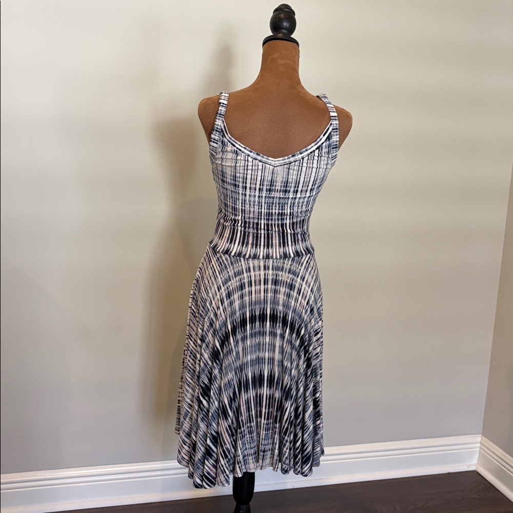 Artisan NY Navy, Ivory and pale pink tie dye pattern midi sleeveless dress NWOT - Picture 5 of 8